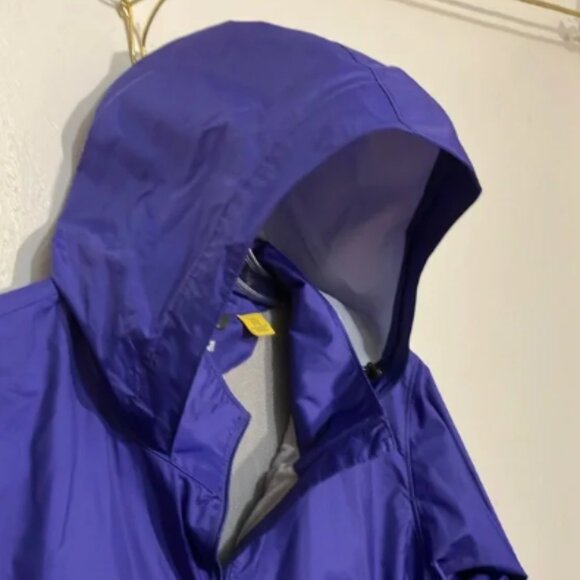 Cabela's women’s purple rain coat with storable hood 2XL - Picture 3 of 11